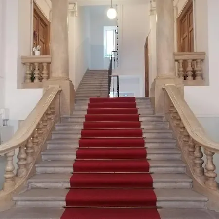 Spacious Attic Kandler Appartement *