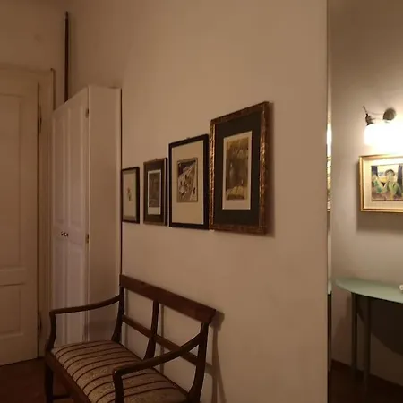 Lägenhet Spacious Attic Kandler
