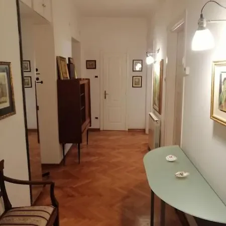 Spacious Attic Kandler Apartman *