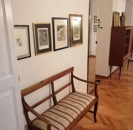 Spacious Attic Kandler Appartement Triëst