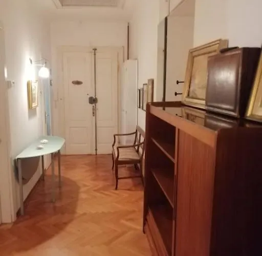 Spacious Attic Kandler Appartement Triëst